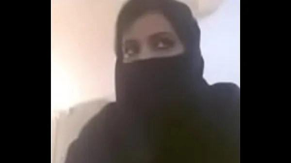 Hot Muslim hot milf expose her boobs in videocall clips Tube
