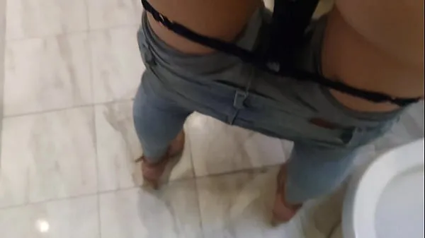Hot They almost caught us fucking in the bathroom of my best friend's house who was having her birthday but the desire to fuck was greater clips หลอด