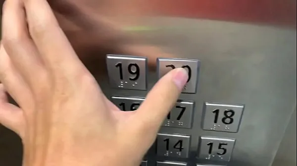 Clipes de Sexo em público, no elevador com um estranho e eles nos pegam quente do tubo